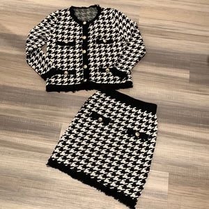 Matching Set Jacket & Skirt Herringbone Tweed Gold Button